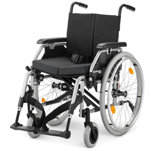Кресло-коляска механ. MEYRA EuroChair2 2.750 (38см) пневмо колеса, цв.рамы серебро