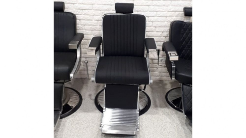 Кресло Мужское парикмахерское Barber F-9139. Чёрный цвет обивки. Откидная спинка. фото 2