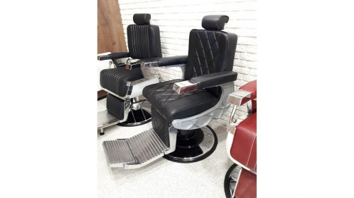 Кресло Мужское парикмахерское Barber F-9139A. Чёрный цвет обивки. Откидная спинка. фото 3