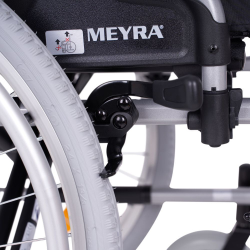 Кресло-коляска механ. MEYRA EuroChair2 2.750 (38см) пневмо колеса, цв.рамы серебро фото 2